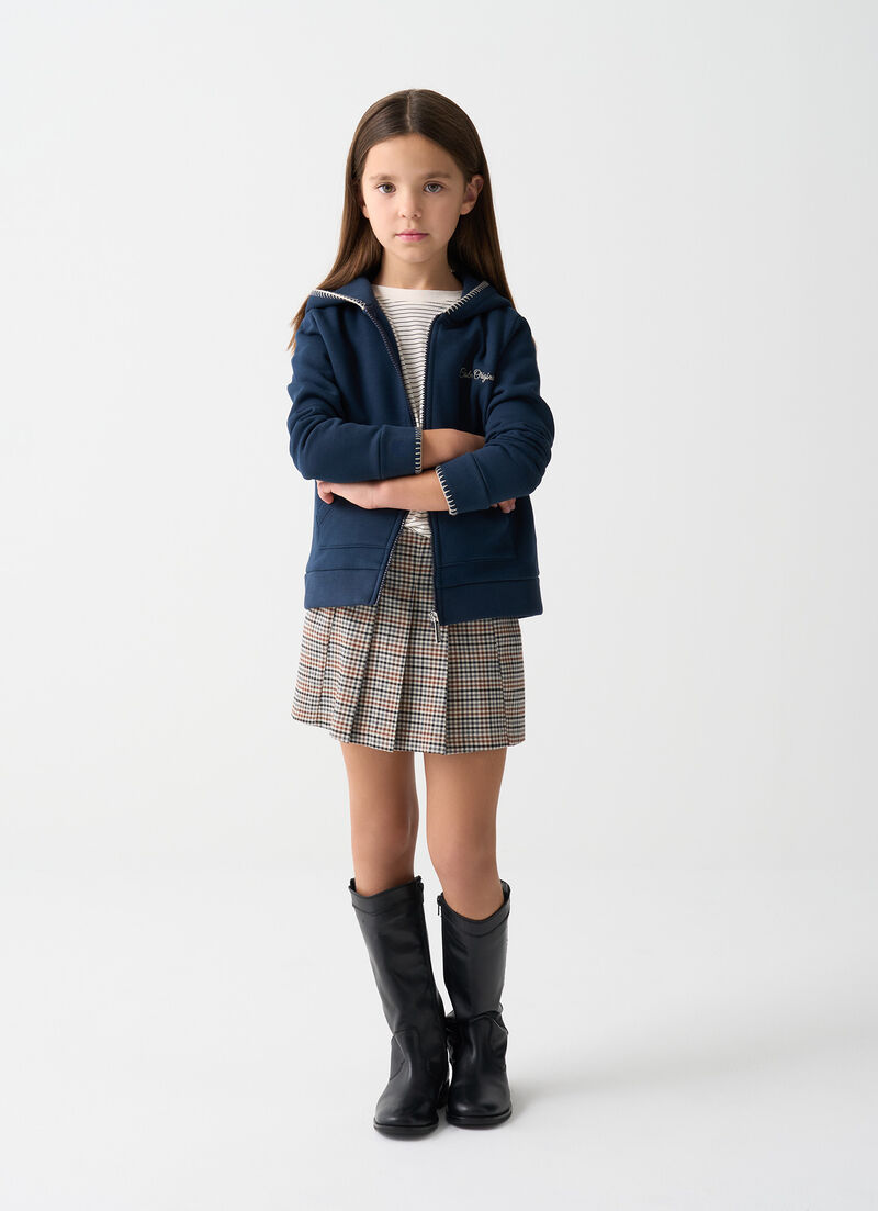 Hooded sweatshirt with embroidery