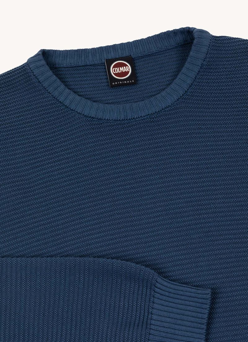 Round-neck pullover with raised knit