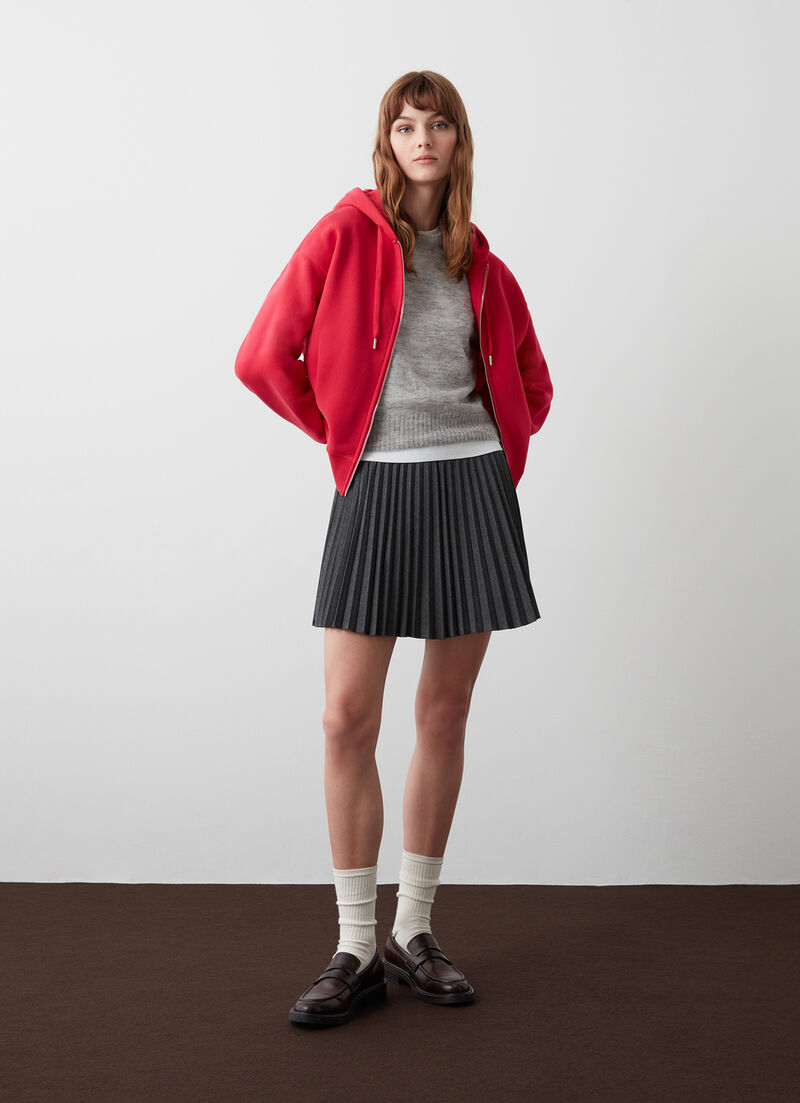 Hooded sweatshirt with darts