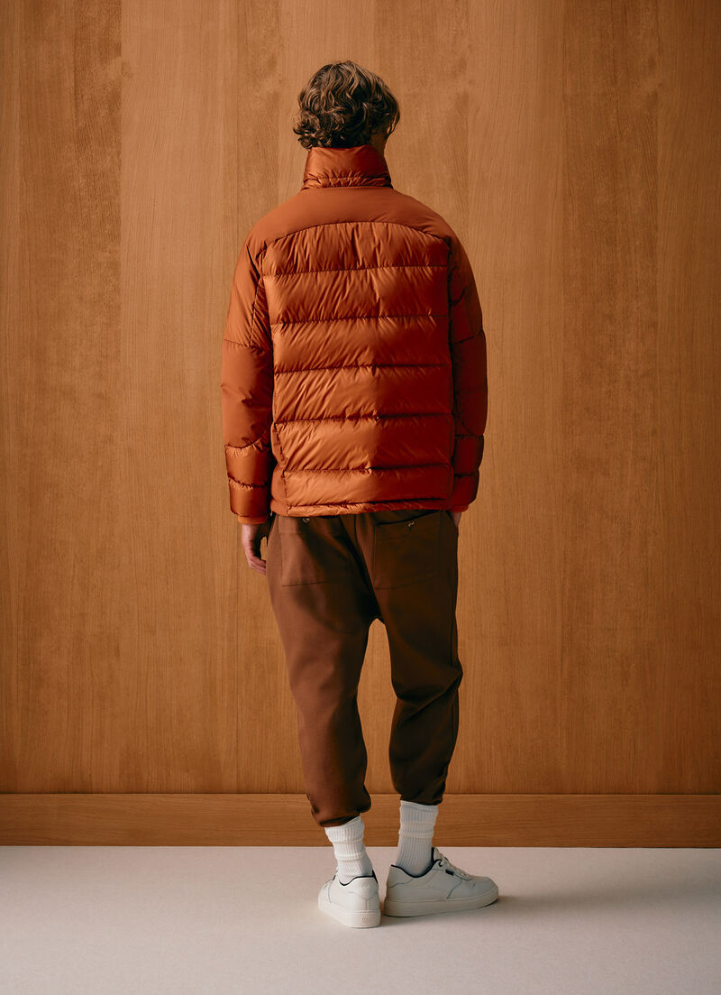 Down jacket with enveloping collar