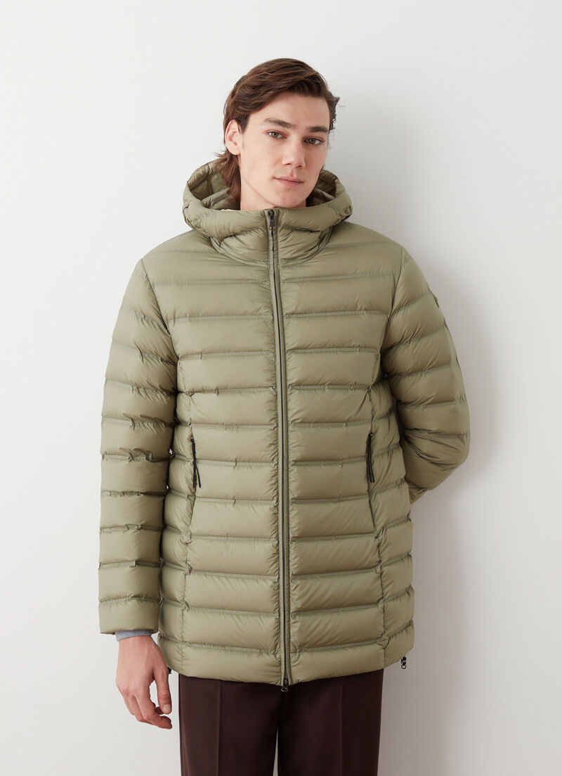 Down jacket with seamless quilting