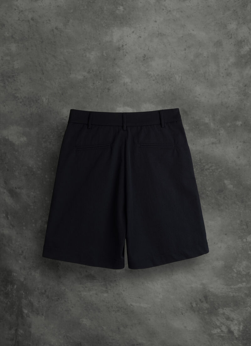 Cropped trousers with darts