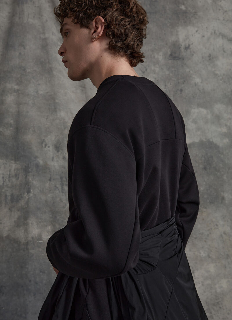 Crewneck sweatshirt with seams on the chest and sleeves