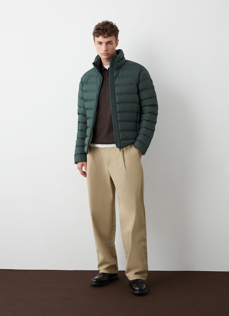 Down jacket with seamless quilting