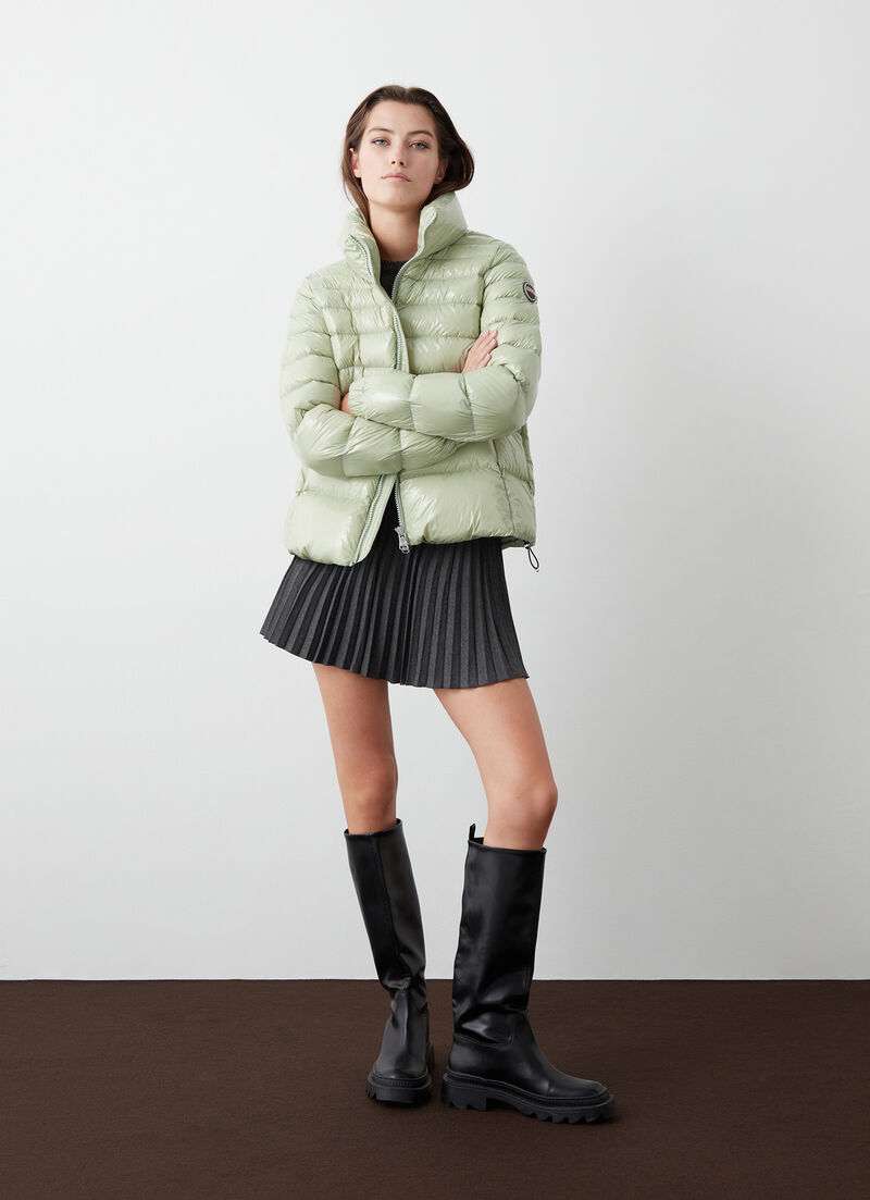 Super-glossy down jacket with drawstring