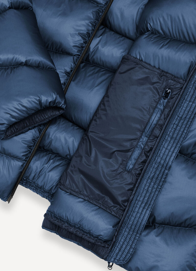 Hooded down jacket with wavy quilting