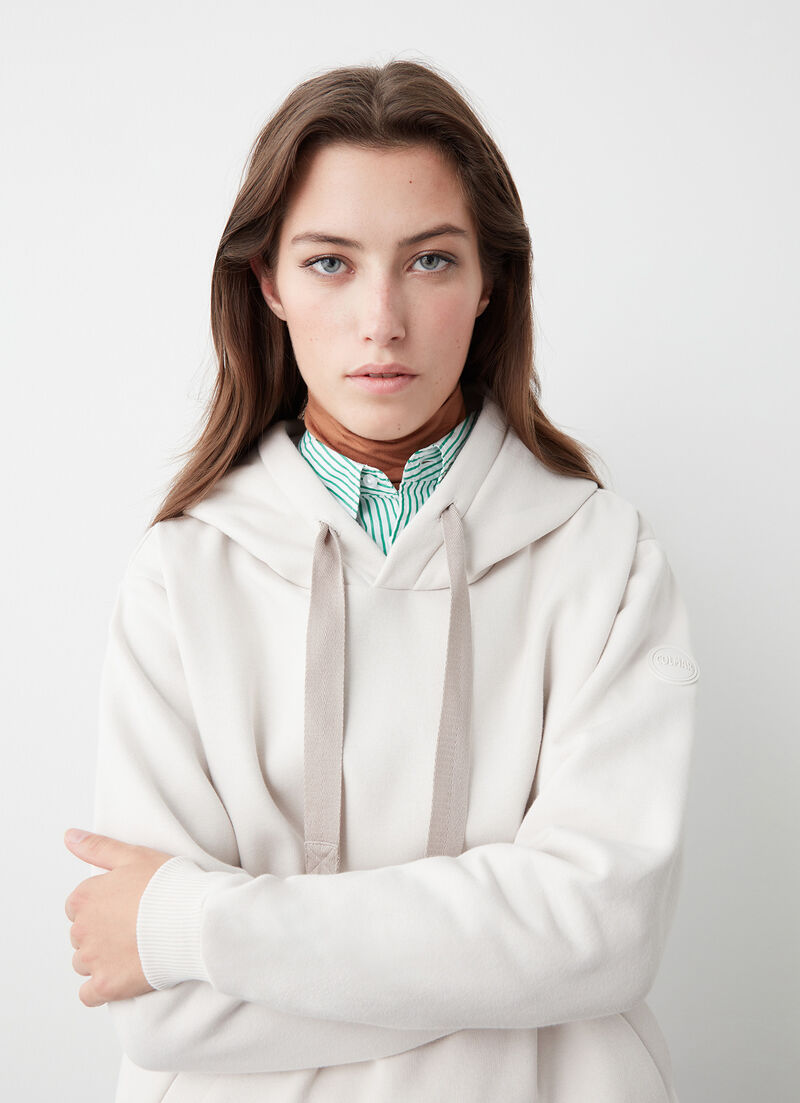 Sweatshirt with side slits