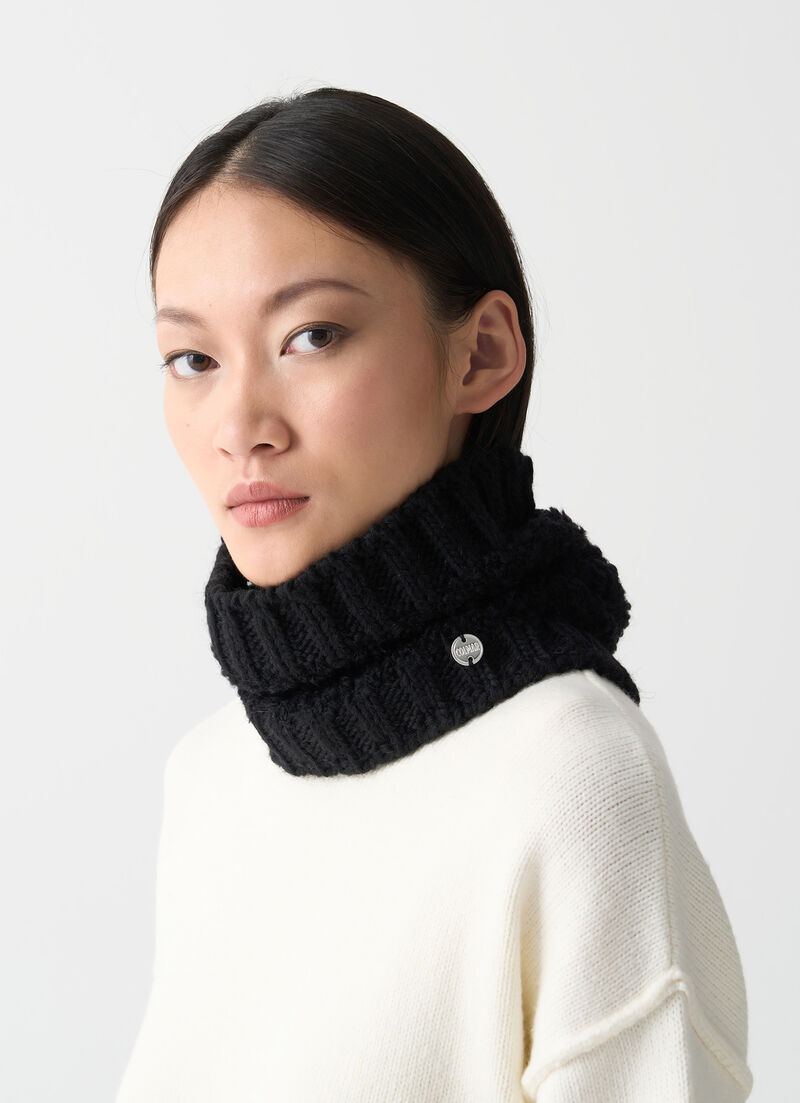 Bouclé yarn neck warmer