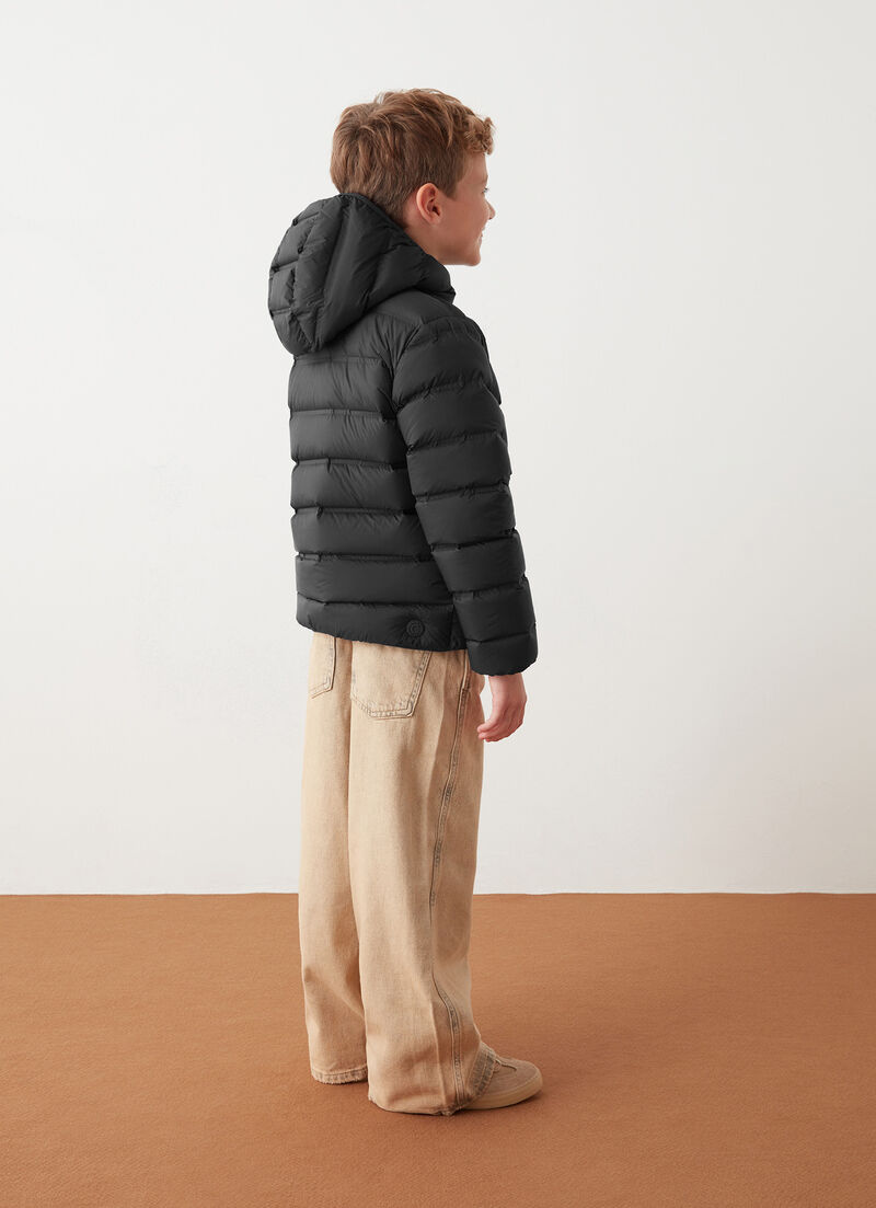 Down jacket with seamless quilting