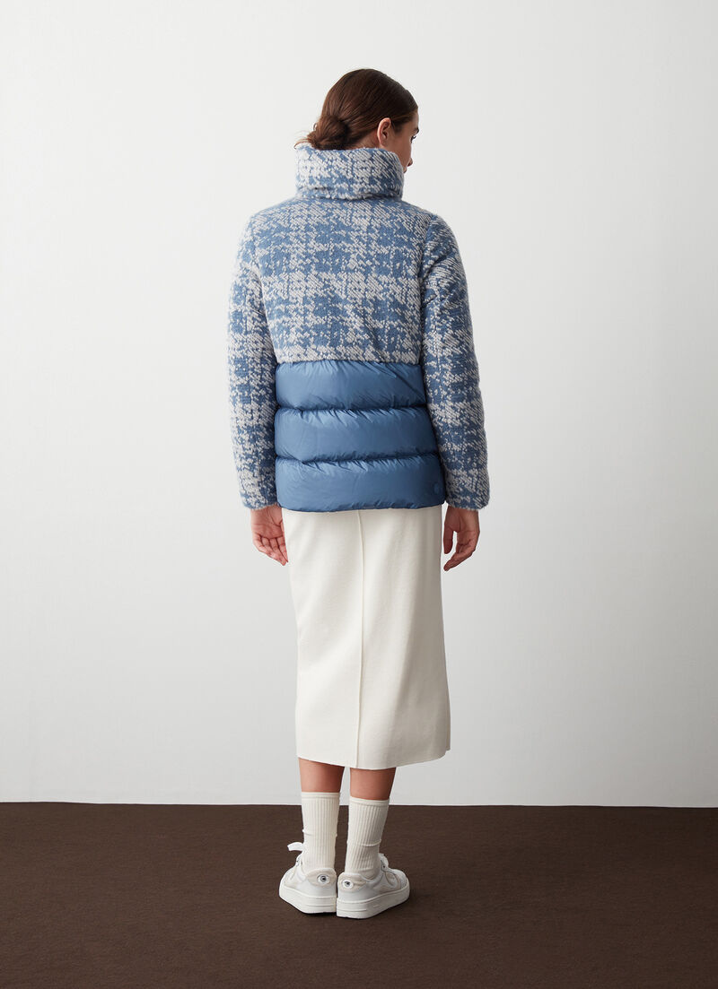 Jacquard down jacket with enveloping collar