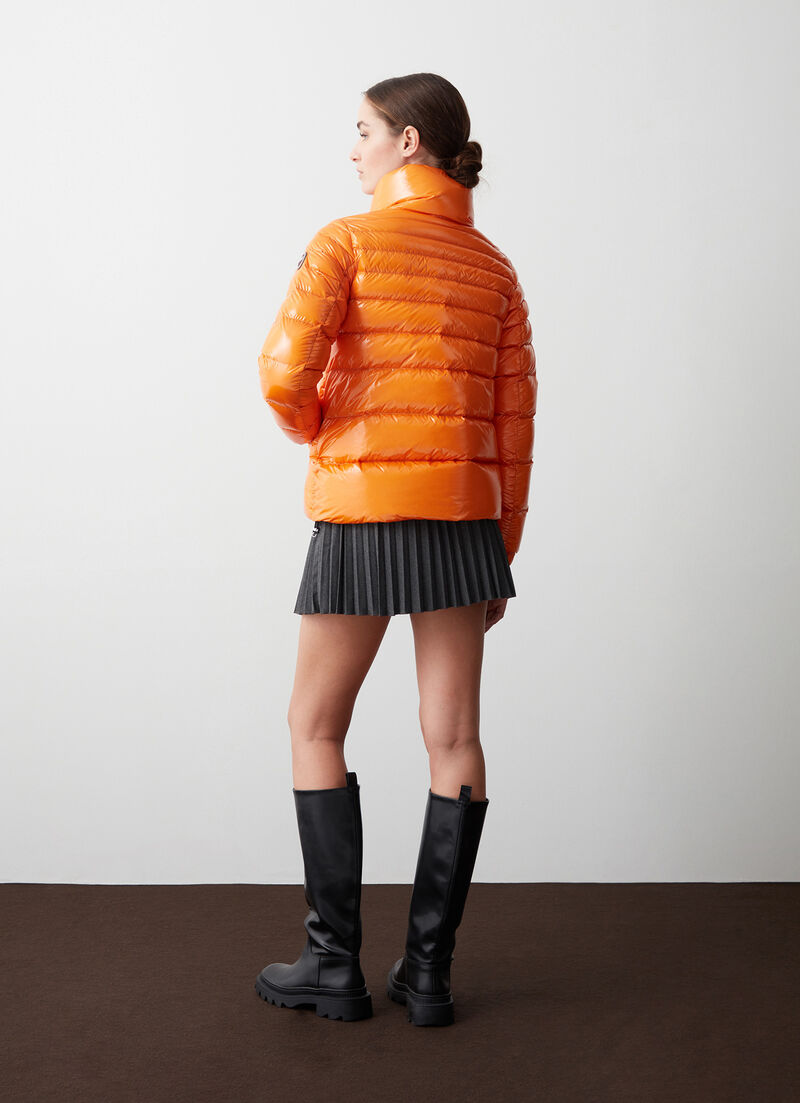 Super-glossy down jacket with drawstring