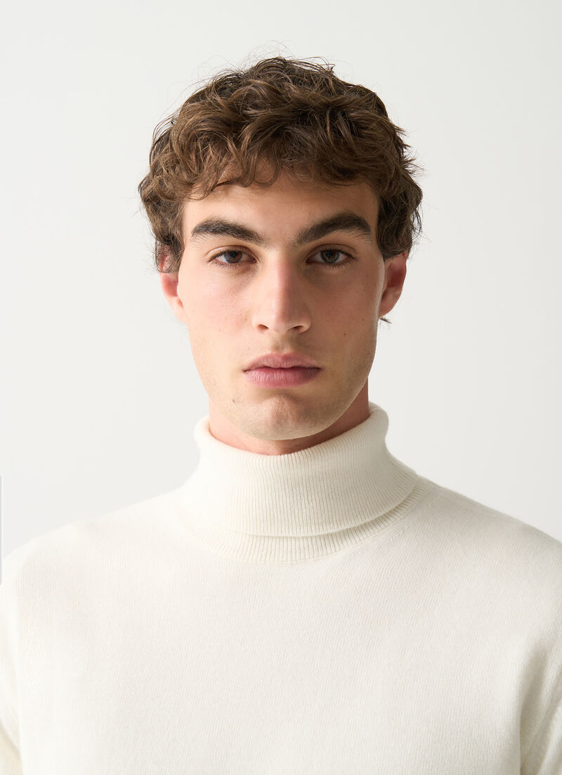 Fine knit polo-neck jumper