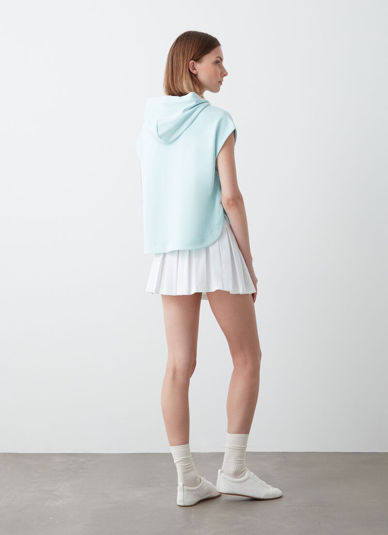 Sleeveless sweatshirt