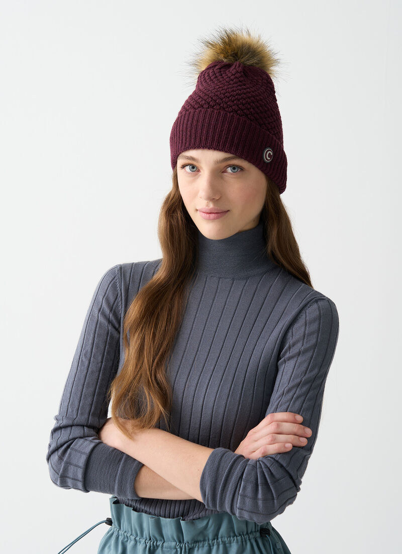 Unisex hat with faux fur pom-pom