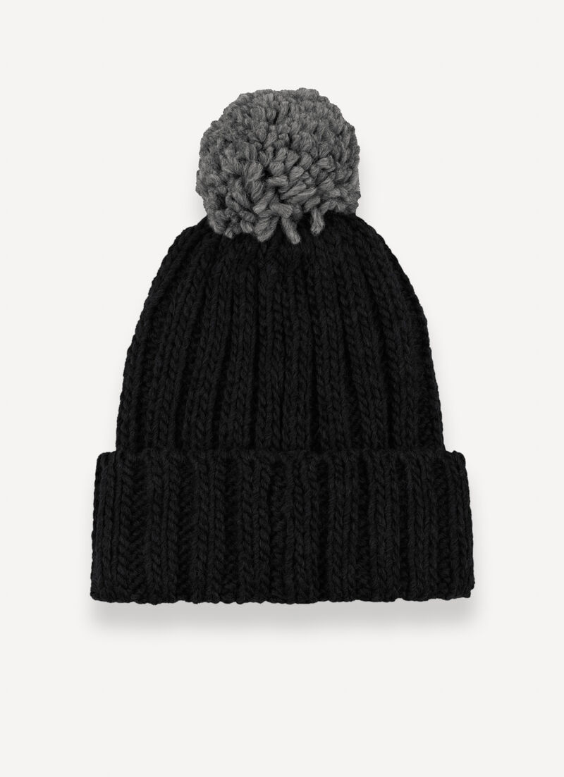 Unisex cap with pom-pom