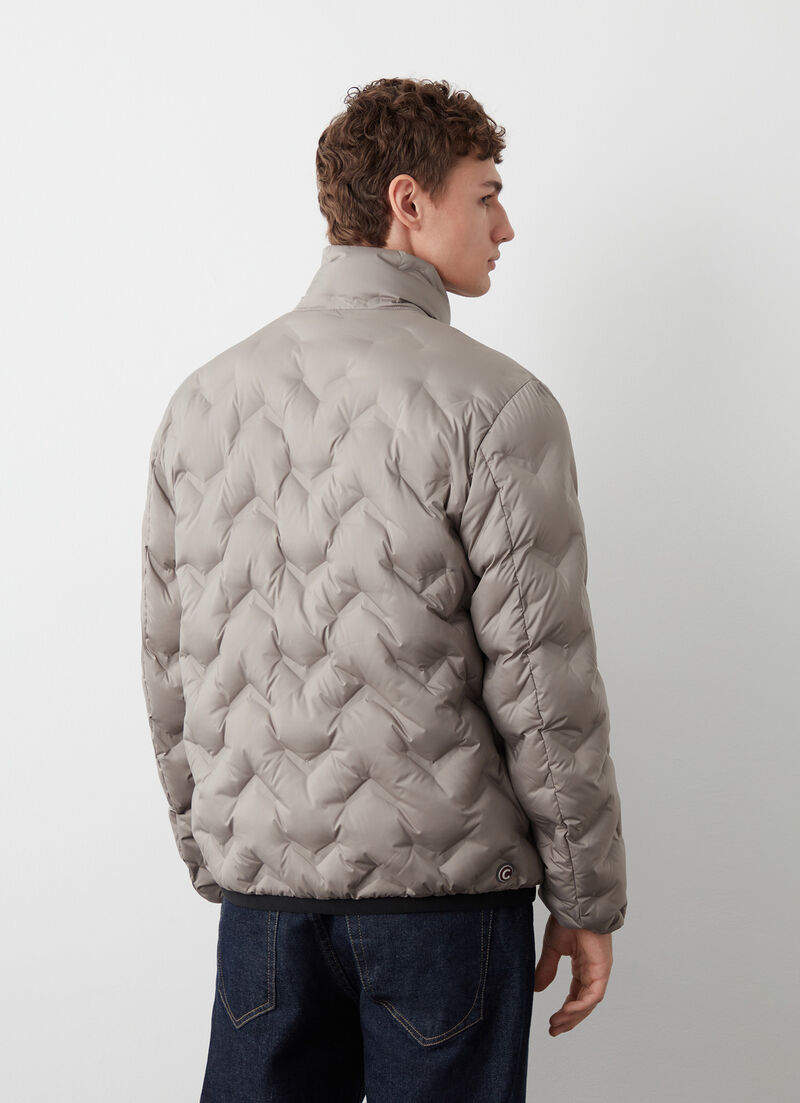 Short down jacket with seamless design