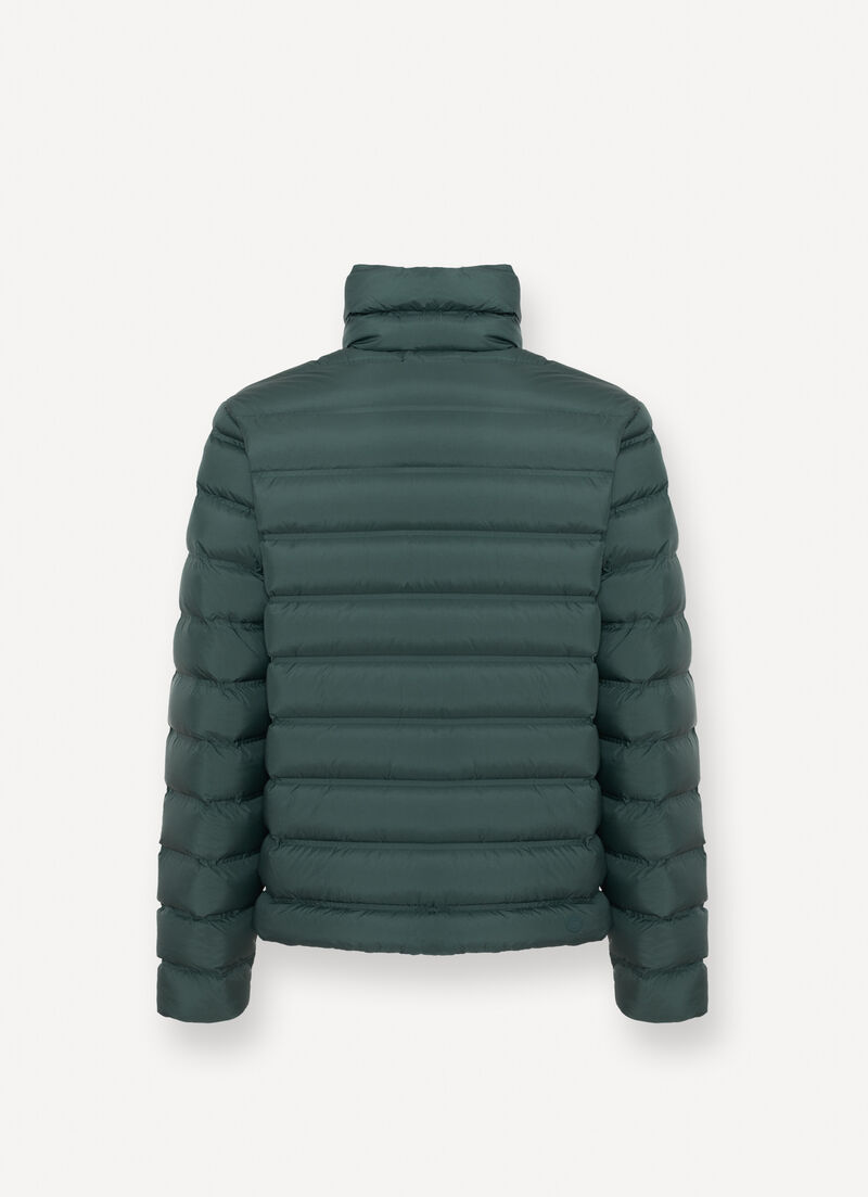 Down jacket with seamless quilting