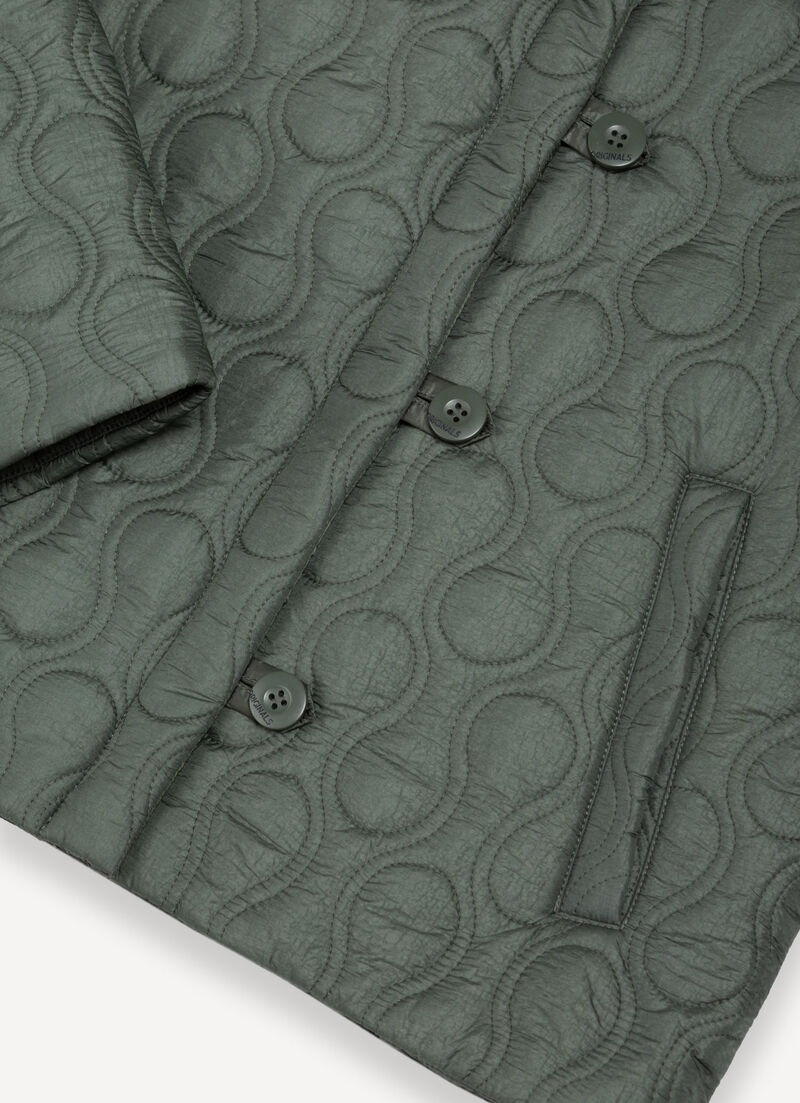 Light teardrop-quilted jacket.