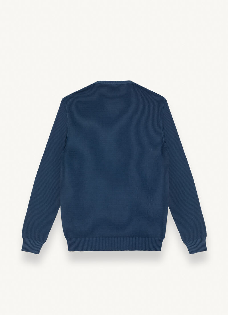 Round-neck pullover with raised knit