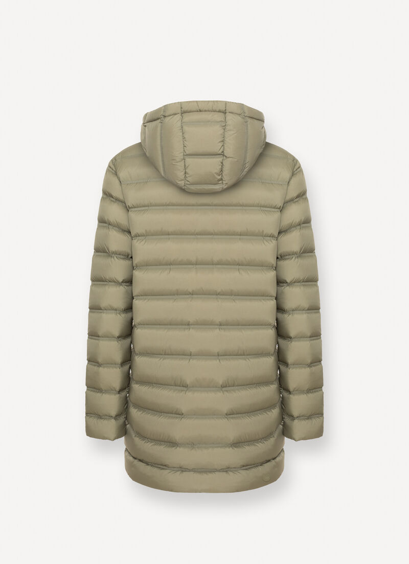 Down jacket with seamless quilting