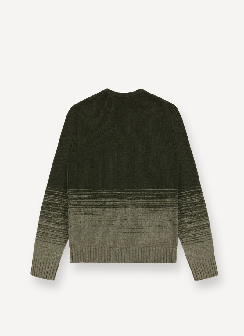 Two-tone pullover