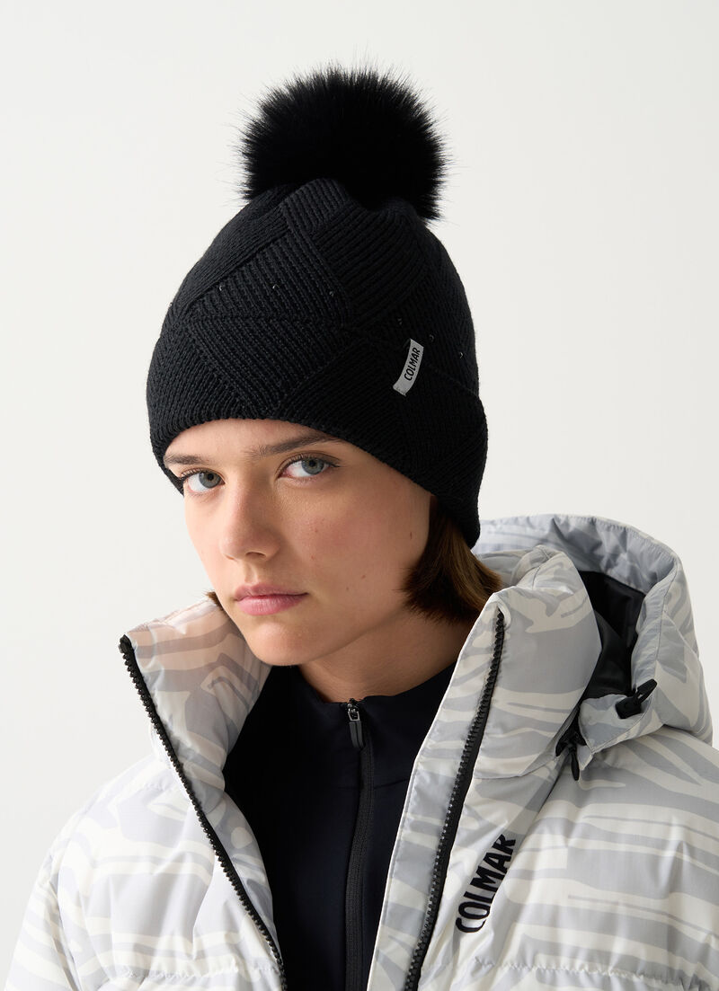 Women’s hat with diamond motif and pom-pom