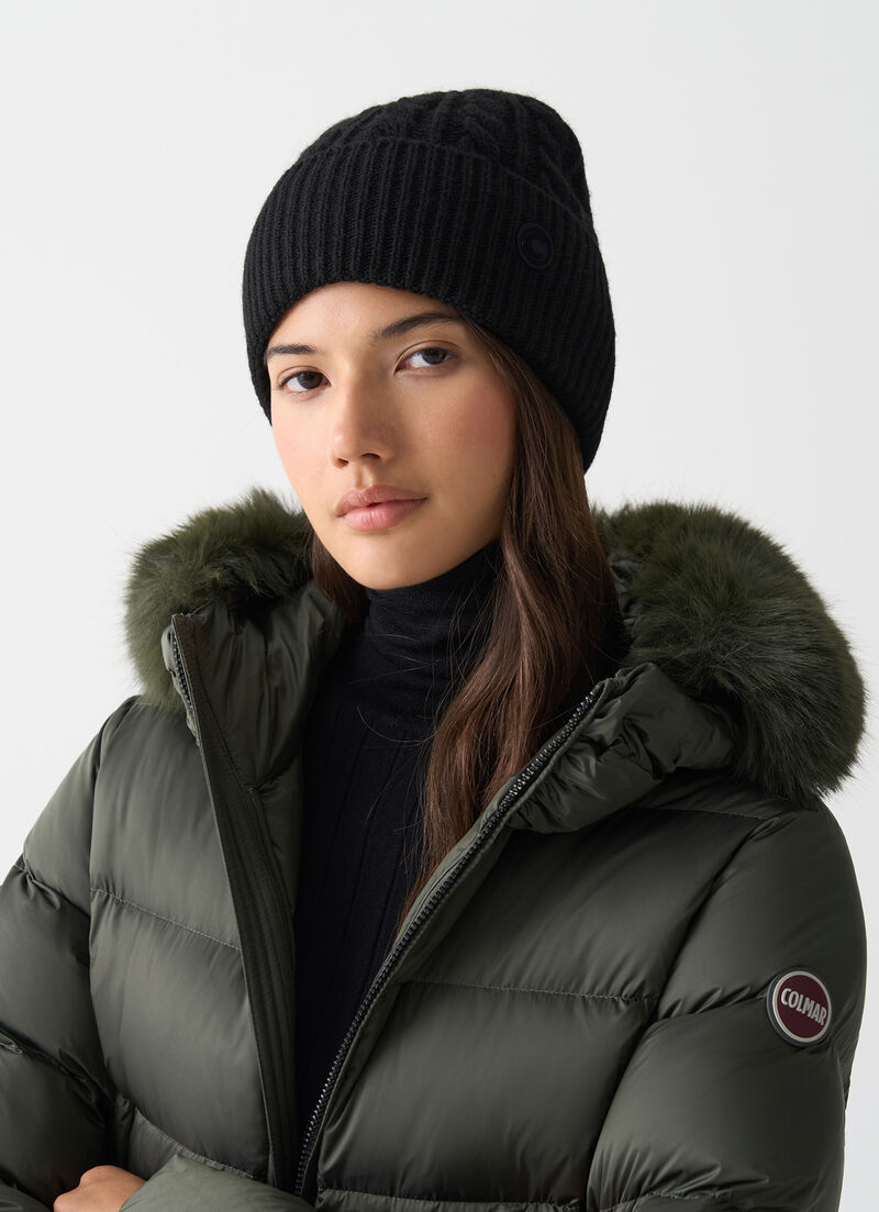 Unisex cable-knit hat