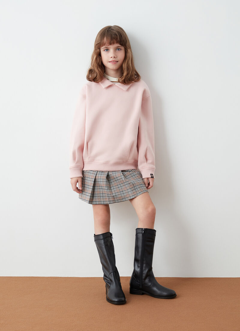 Sweatshirt with collar and darts