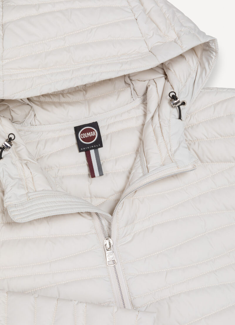 Hooded down jacket with wave quilting
