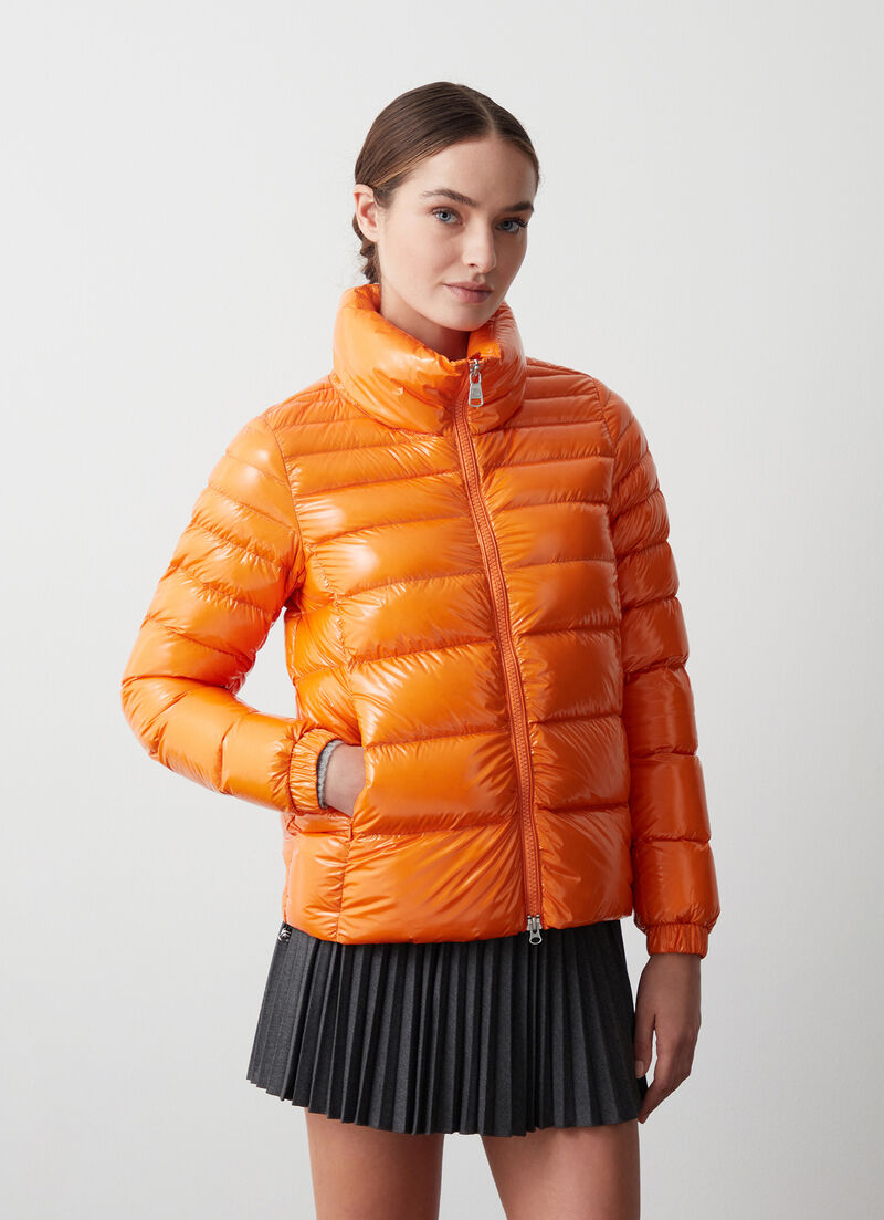 Super-glossy down jacket with drawstring