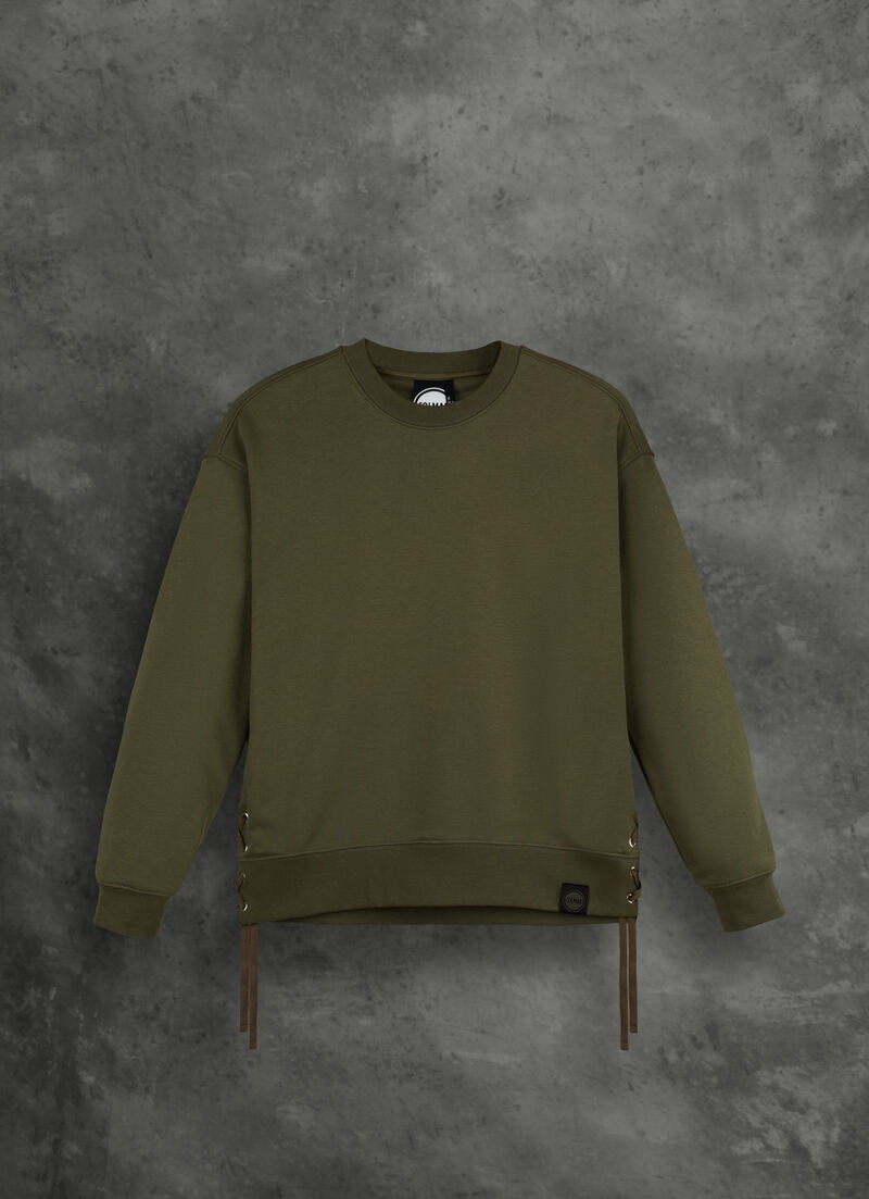 Crewneck sweatshirt with side vents