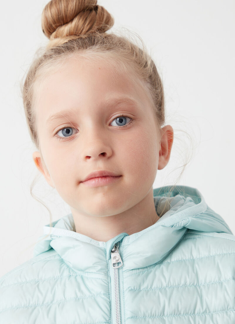 Short hooded down jacket