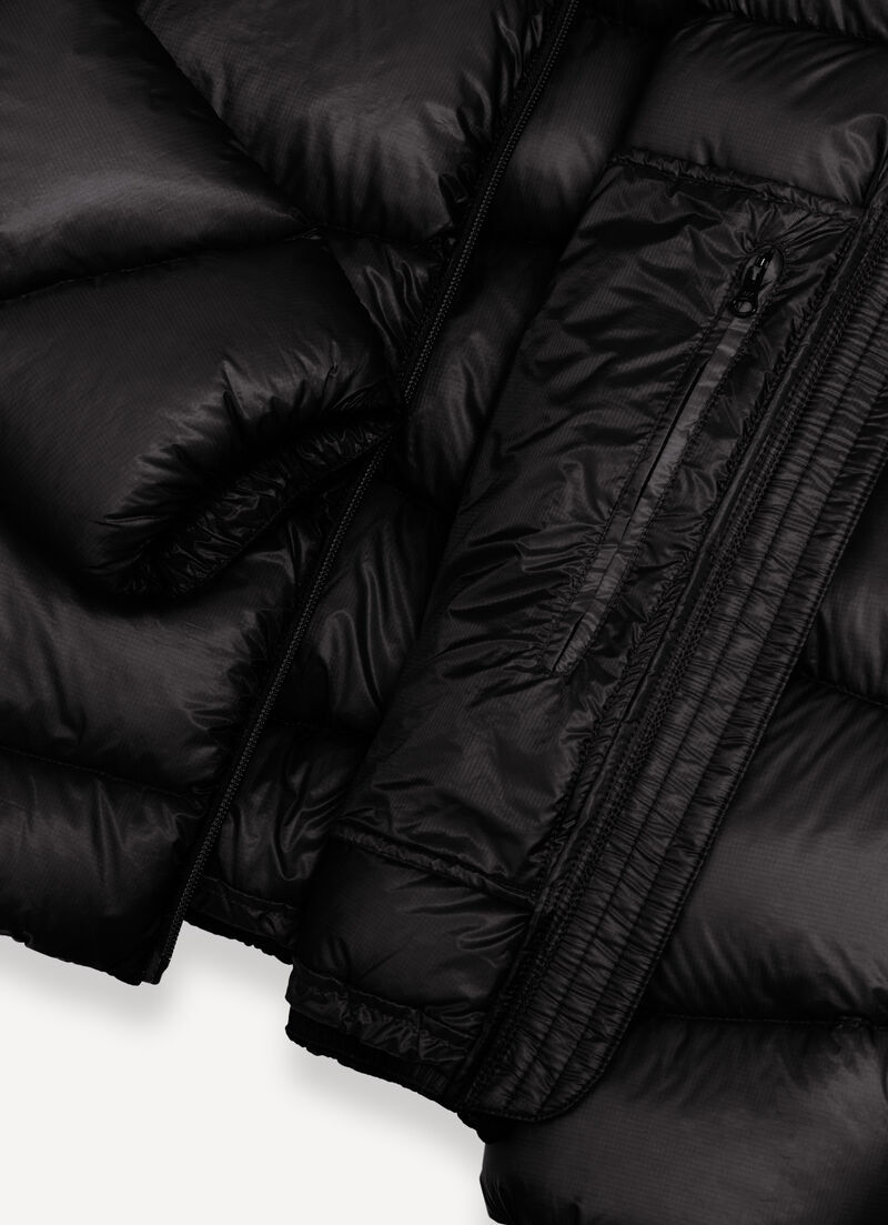 Ripstop nylon down jacket with wavy quilting