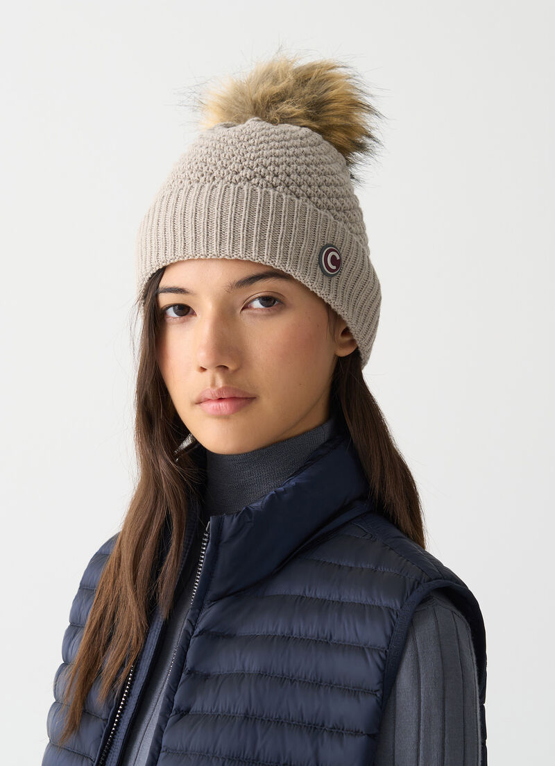 Unisex hat with faux fur pom-pom