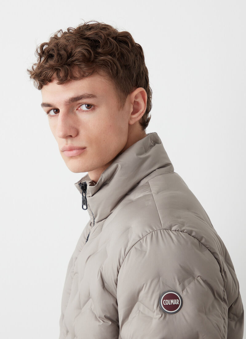 Short down jacket with seamless design