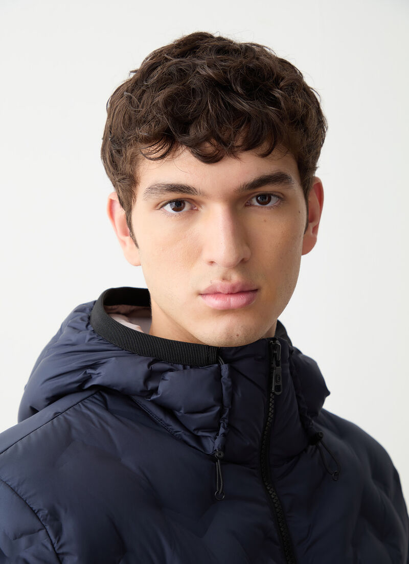 Short down jacket with seamless design