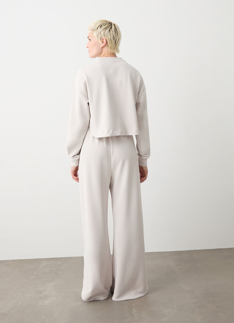 Cropped sweatshirt with rounded hem