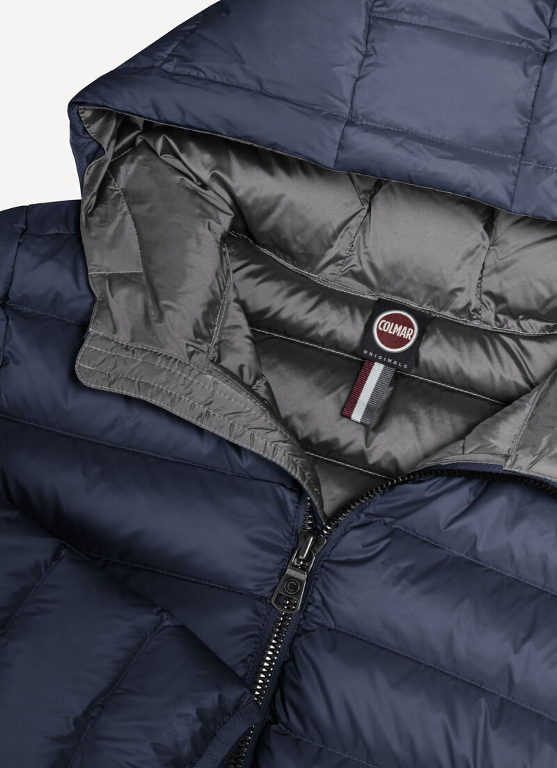 Short down jacket with attached hood