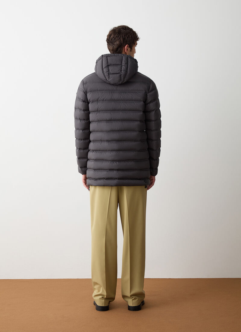 Down jacket with seamless quilting