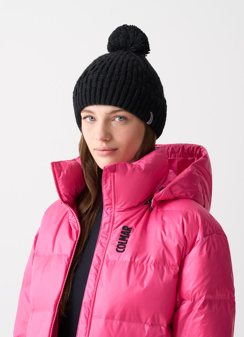 Women’s hat with faux fur pom-pom