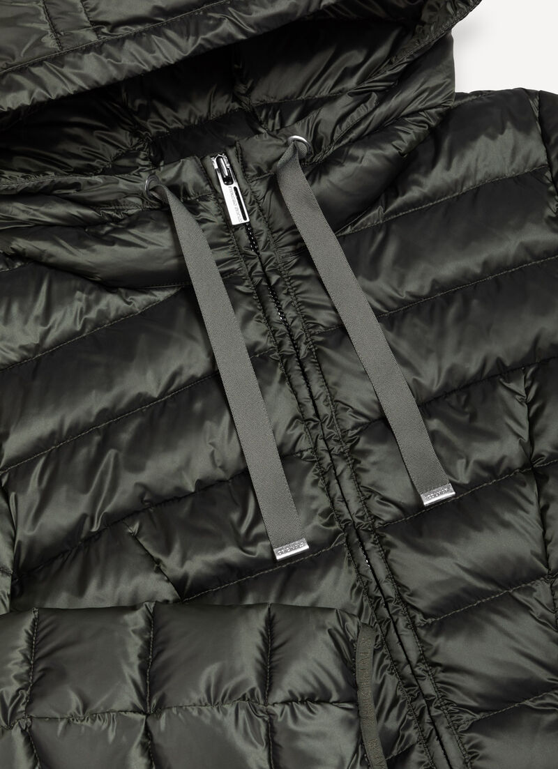 Fitted down jacket with hood