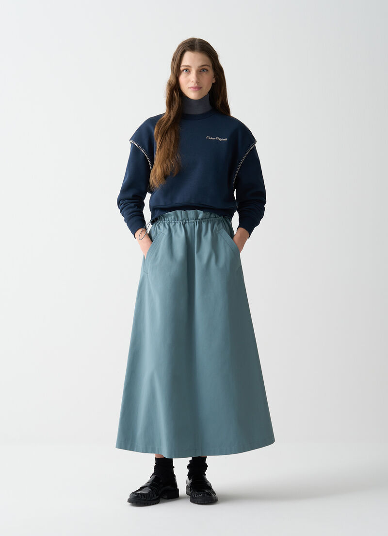 Cropped sweatshirt with embroidery