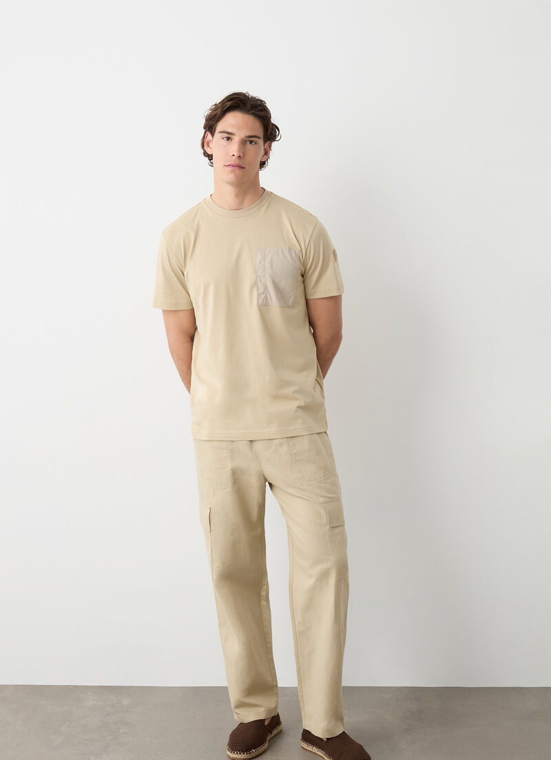 T-shirt with nylon pocket