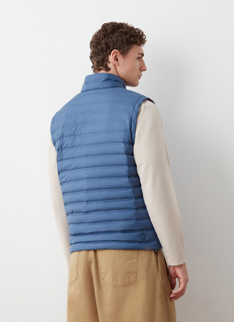 Down vest with seamless quilting