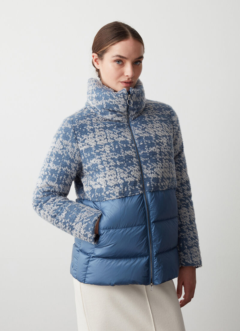 Jacquard down jacket with enveloping collar