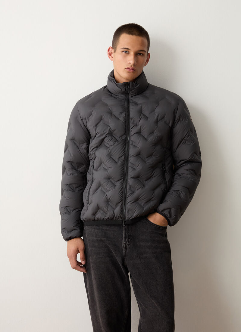 Short down jacket with seamless design