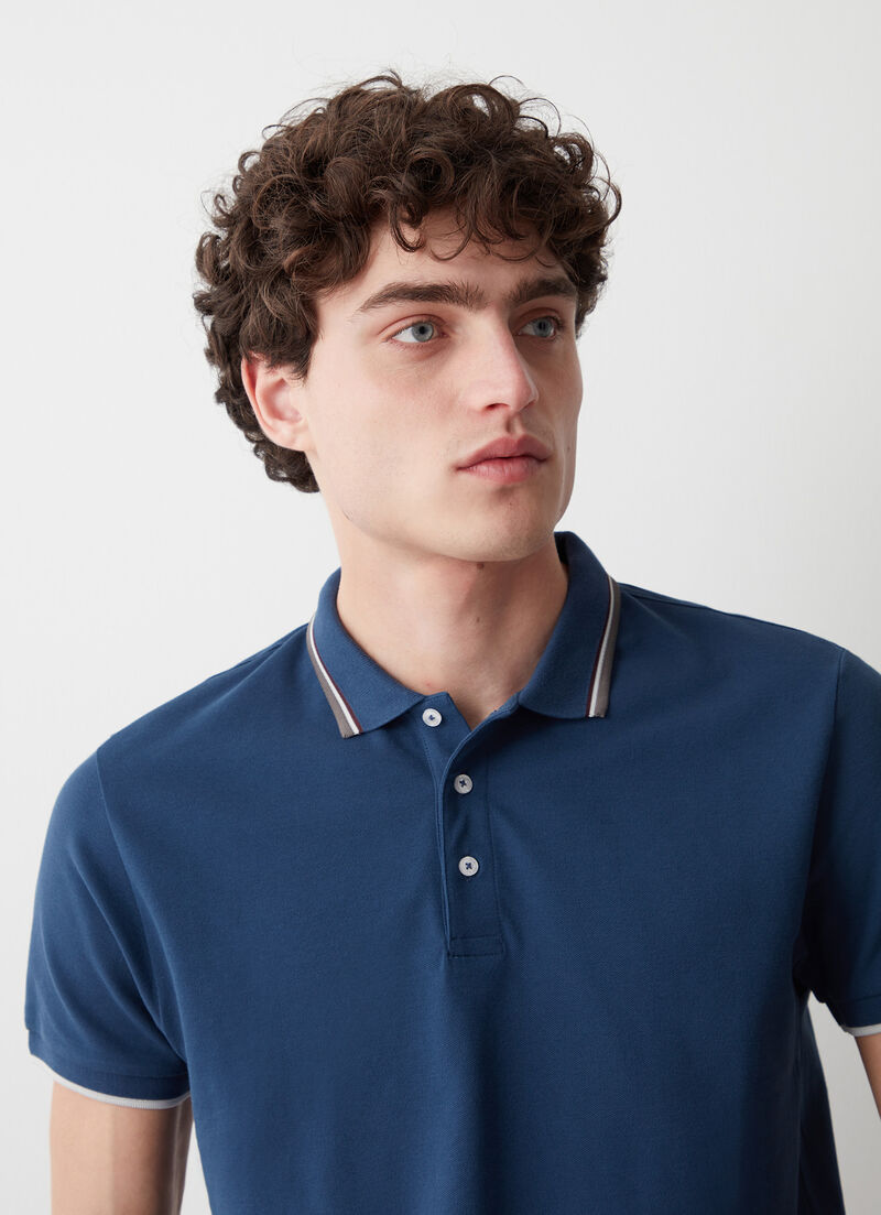 Piqué polo shirt with stripes on the collar