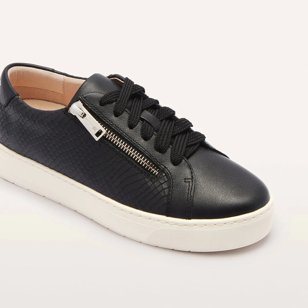 Billie II Black Emboss