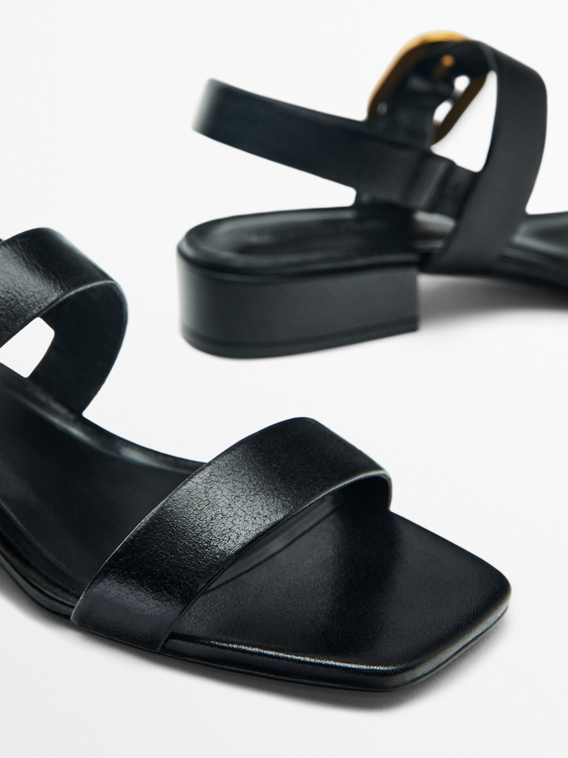 Sandalia tacón piel detalle hebilla - NEGRO
