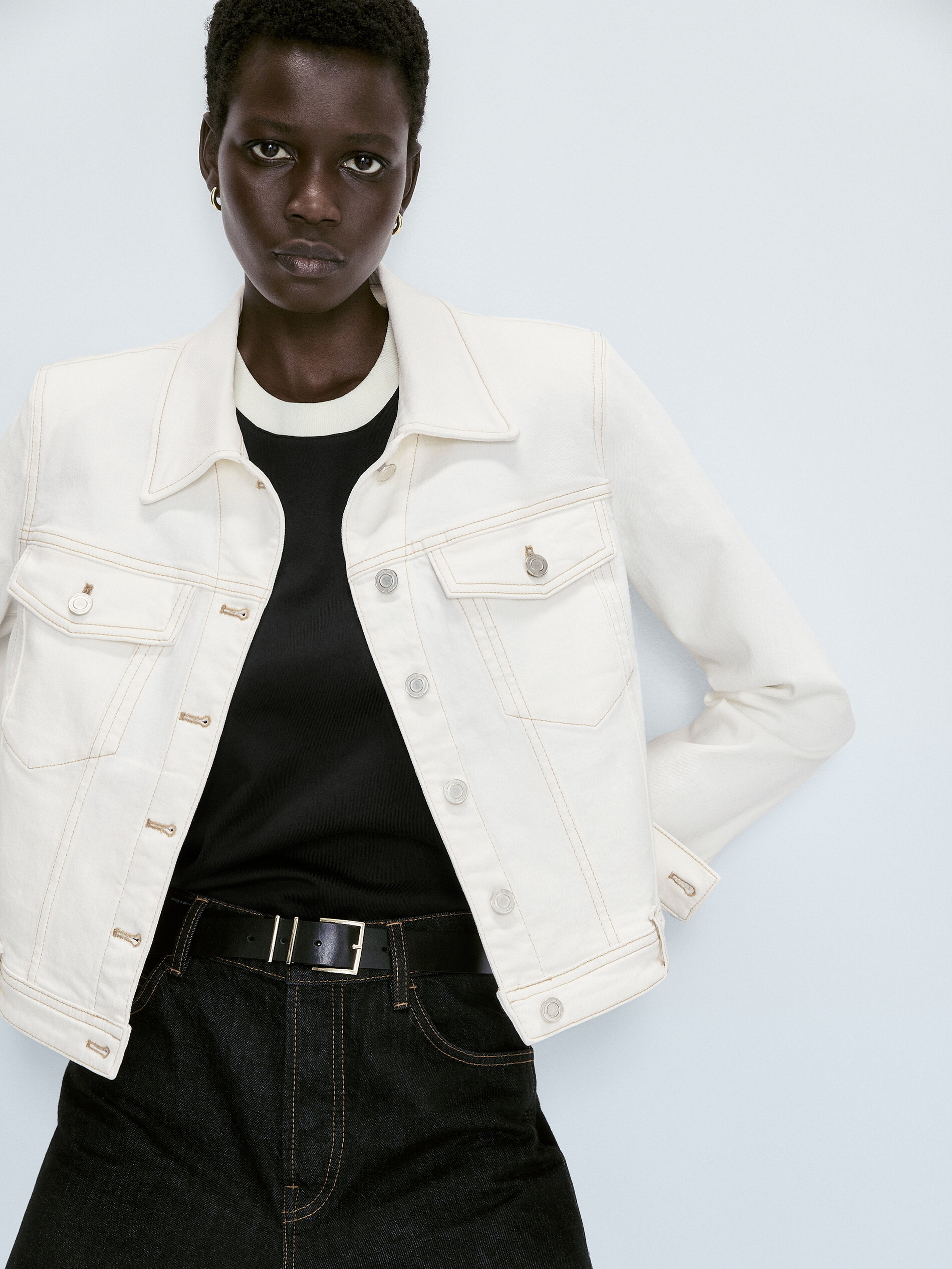 Camiseta manga corta contraste - NEGRO